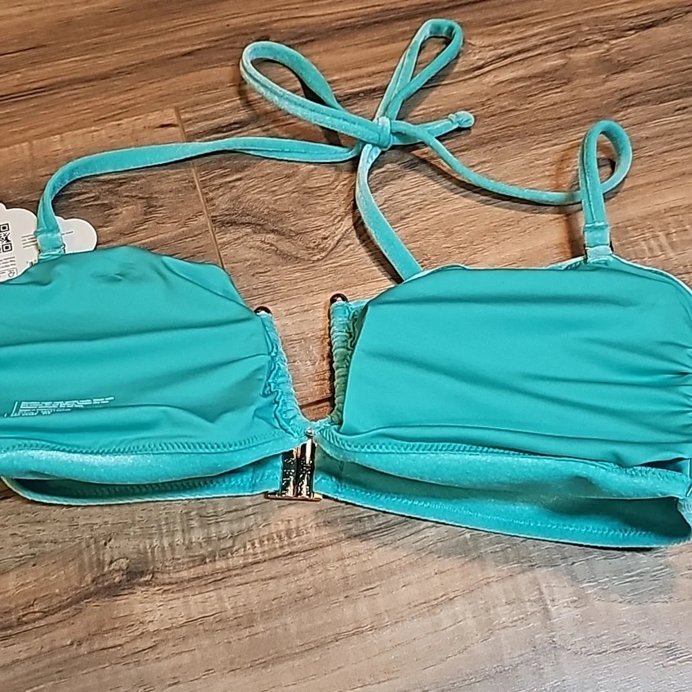 Bikini - Picture 6 of 9